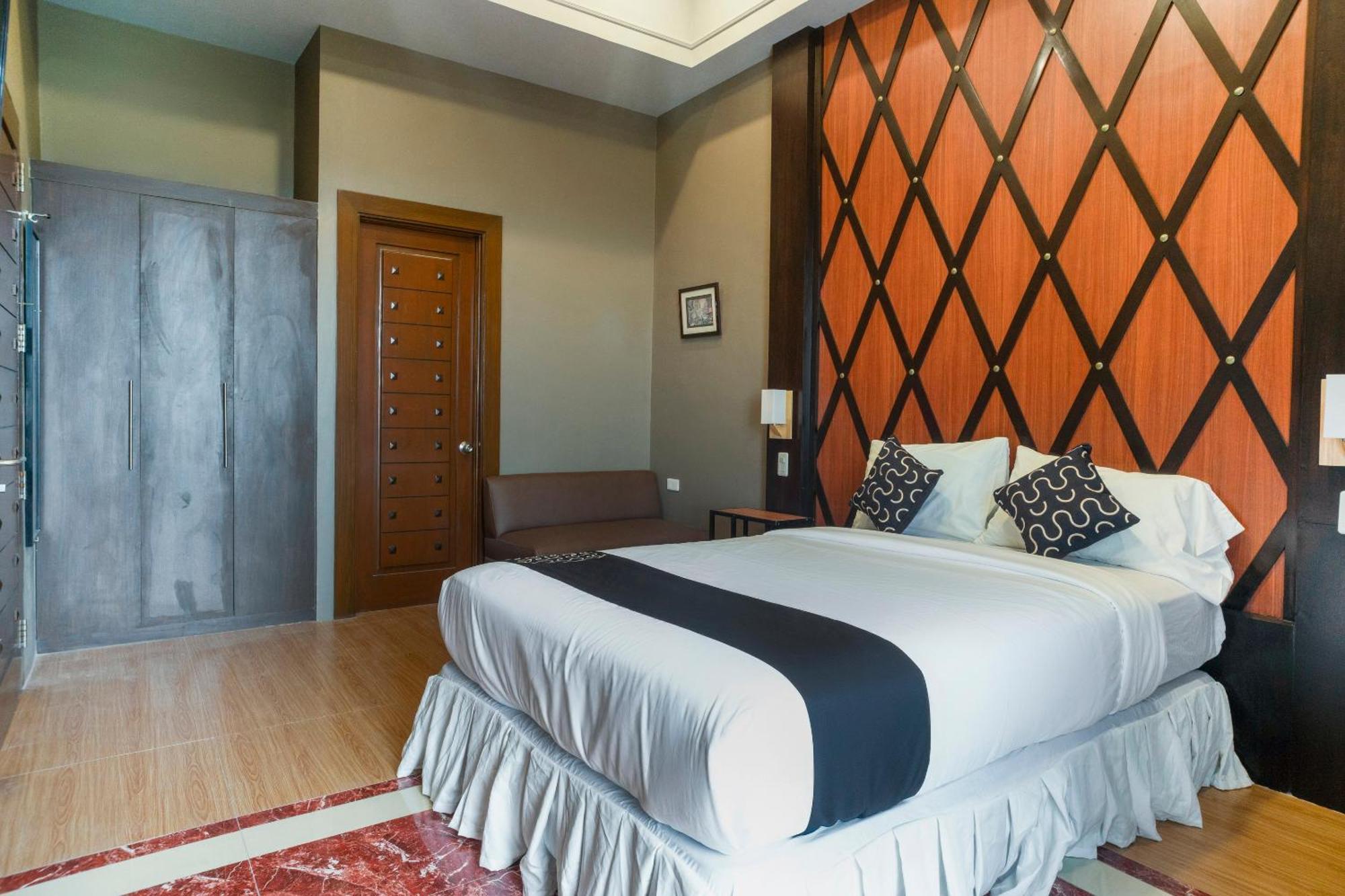 Capital O 460 World Palace Hotel Davao Экстерьер фото